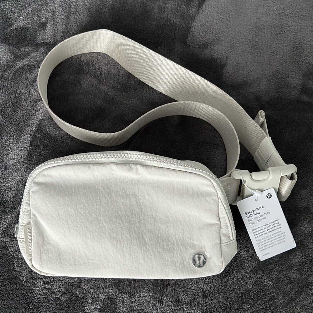 Lululemon Everywhere Belt Bag - Bone